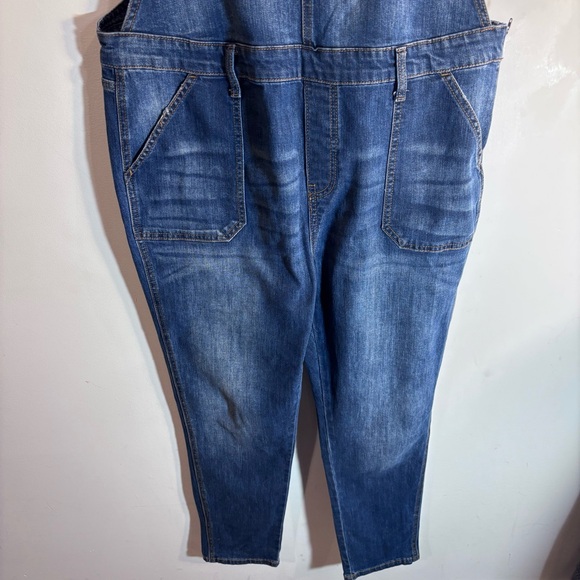 GAP Sz XL Mid Wash Denim Overalls Patch Pockets Tapered Leg Adjustable Straps - Picture 3 of 12